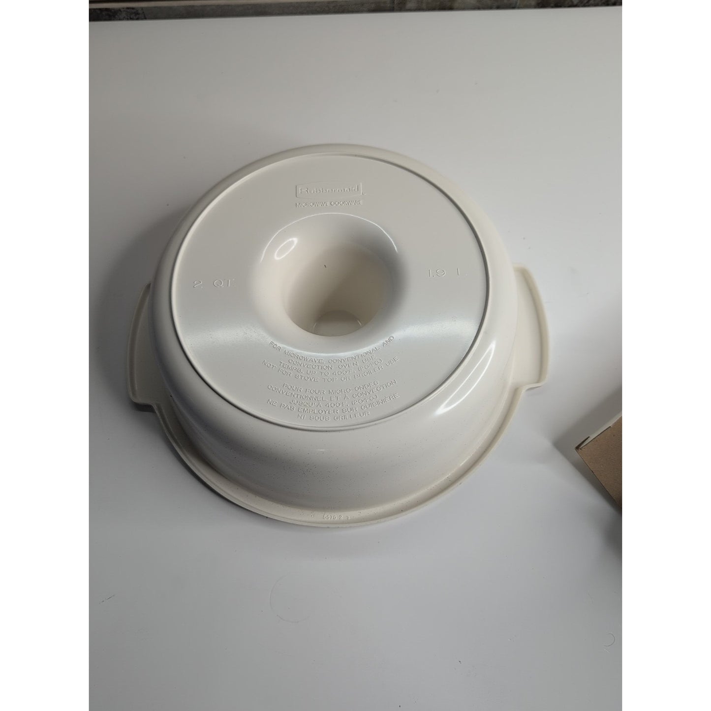 Vintage Rubbermaid Microwave Ring Pan & Oven Safe 2 Quart Nonstick