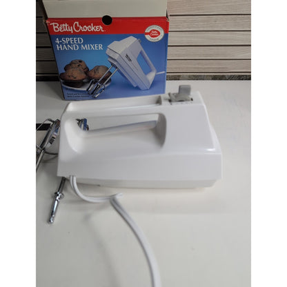 Vintage Betty Crocker BC-1202K 4 Speed Hand Mixer 120 Volts Tested