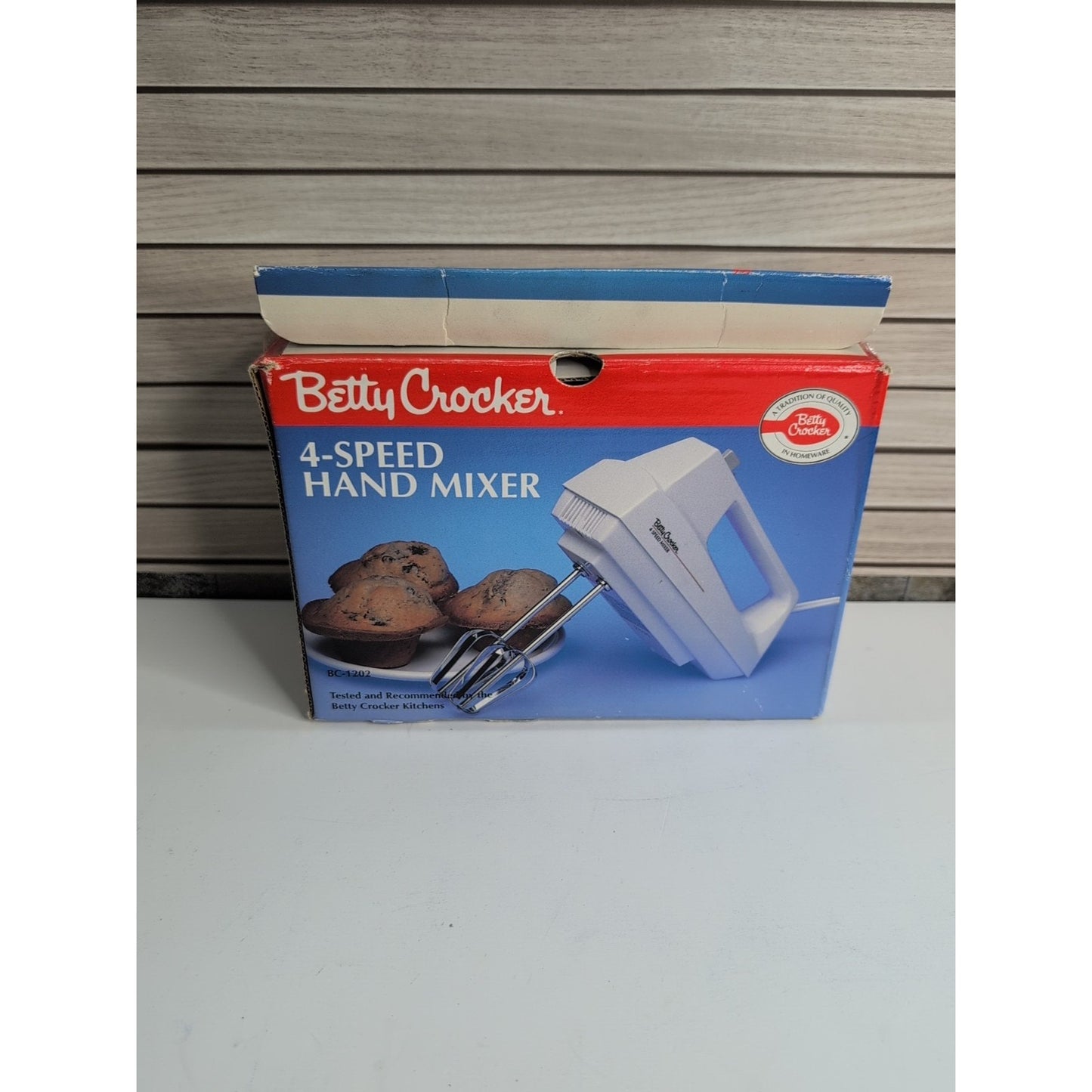 Vintage Betty Crocker BC-1202K 4 Speed Hand Mixer 120 Volts Tested