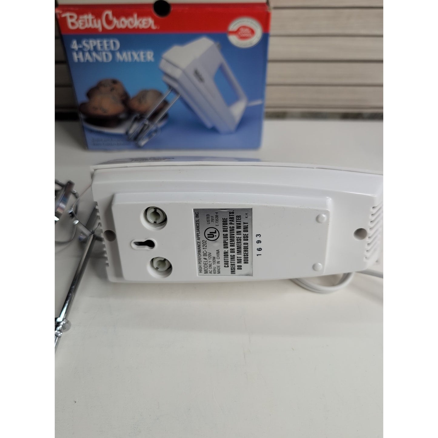 Vintage Betty Crocker BC-1202K 4 Speed Hand Mixer 120 Volts Tested