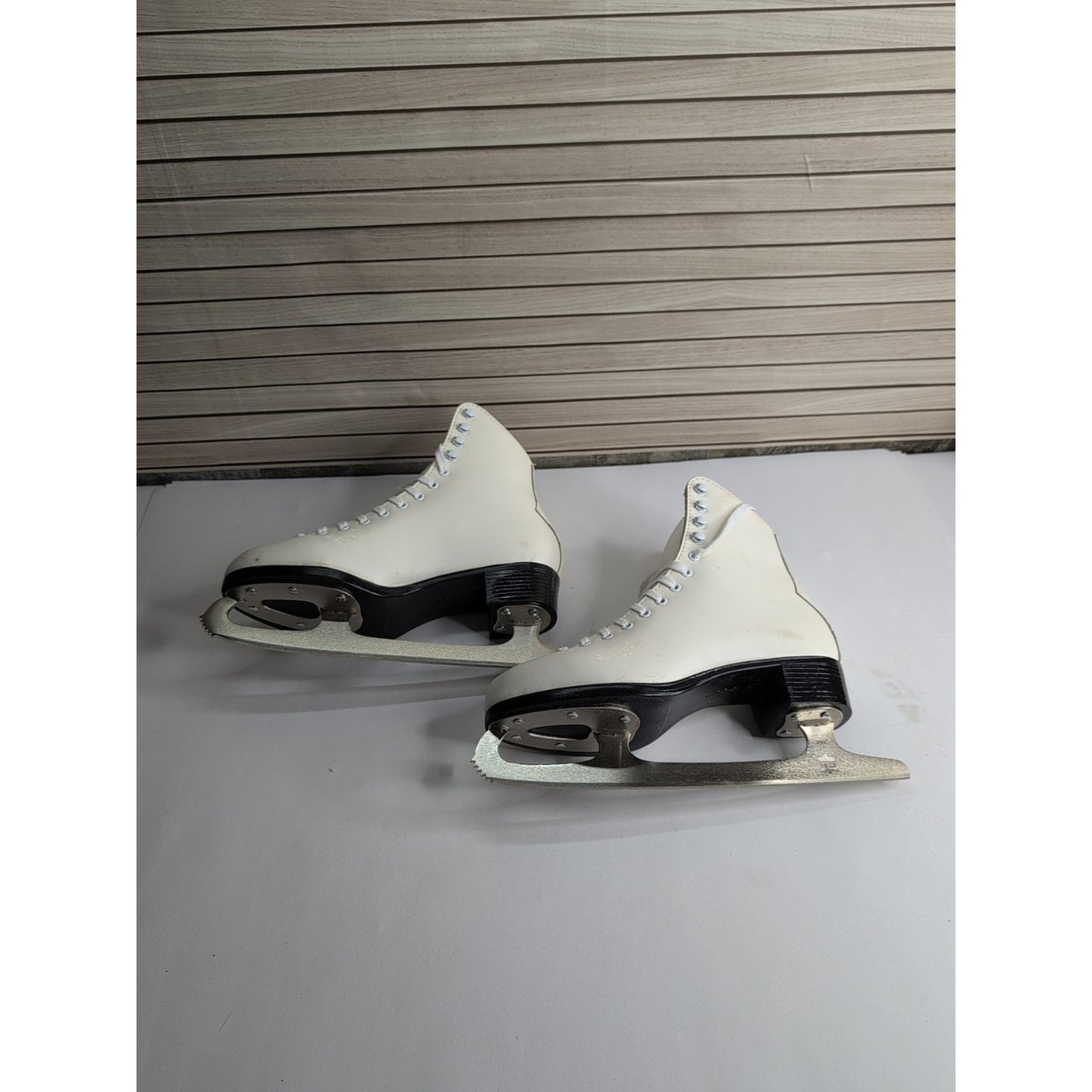 Vntg CCM USA Pastime Leather Steel Arch Figure Ice Skates Womens Size 7 in Box