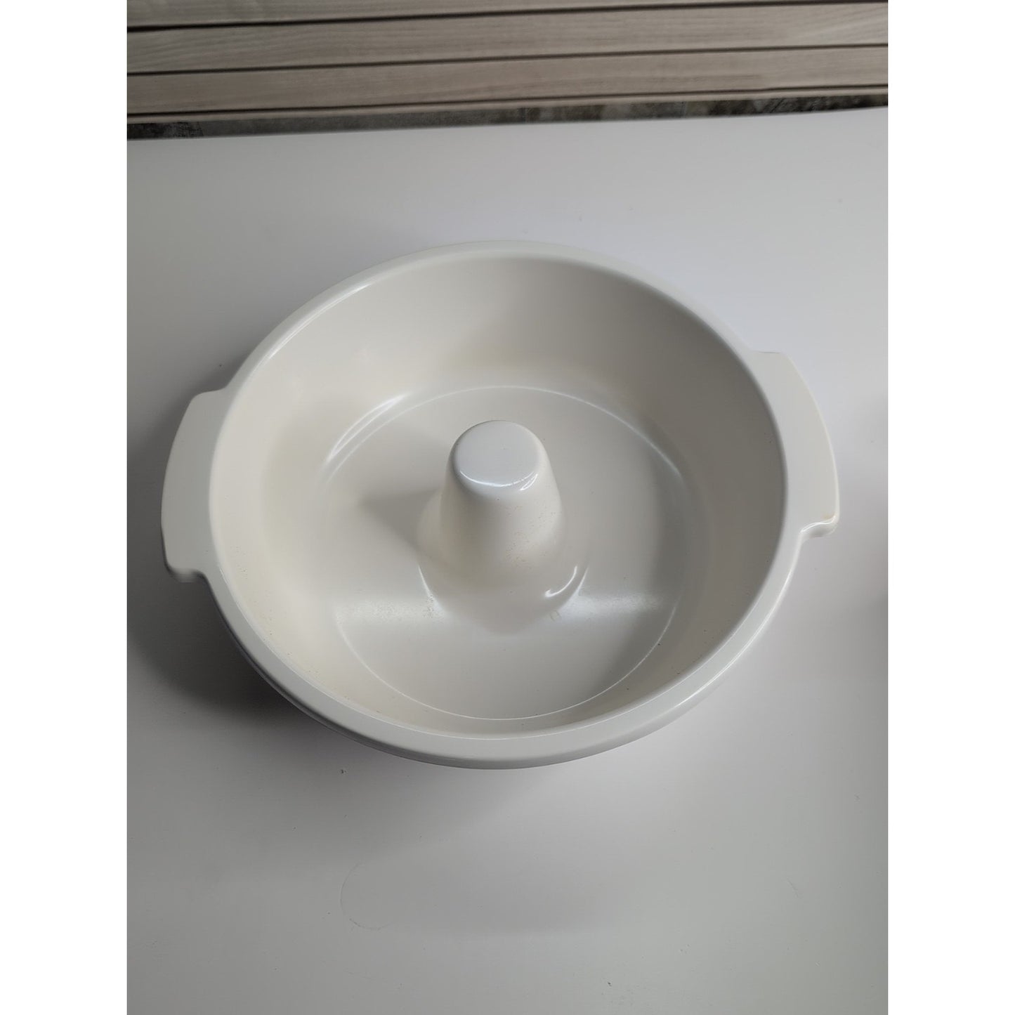 Vintage Rubbermaid Microwave Ring Pan & Oven Safe 2 Quart Nonstick