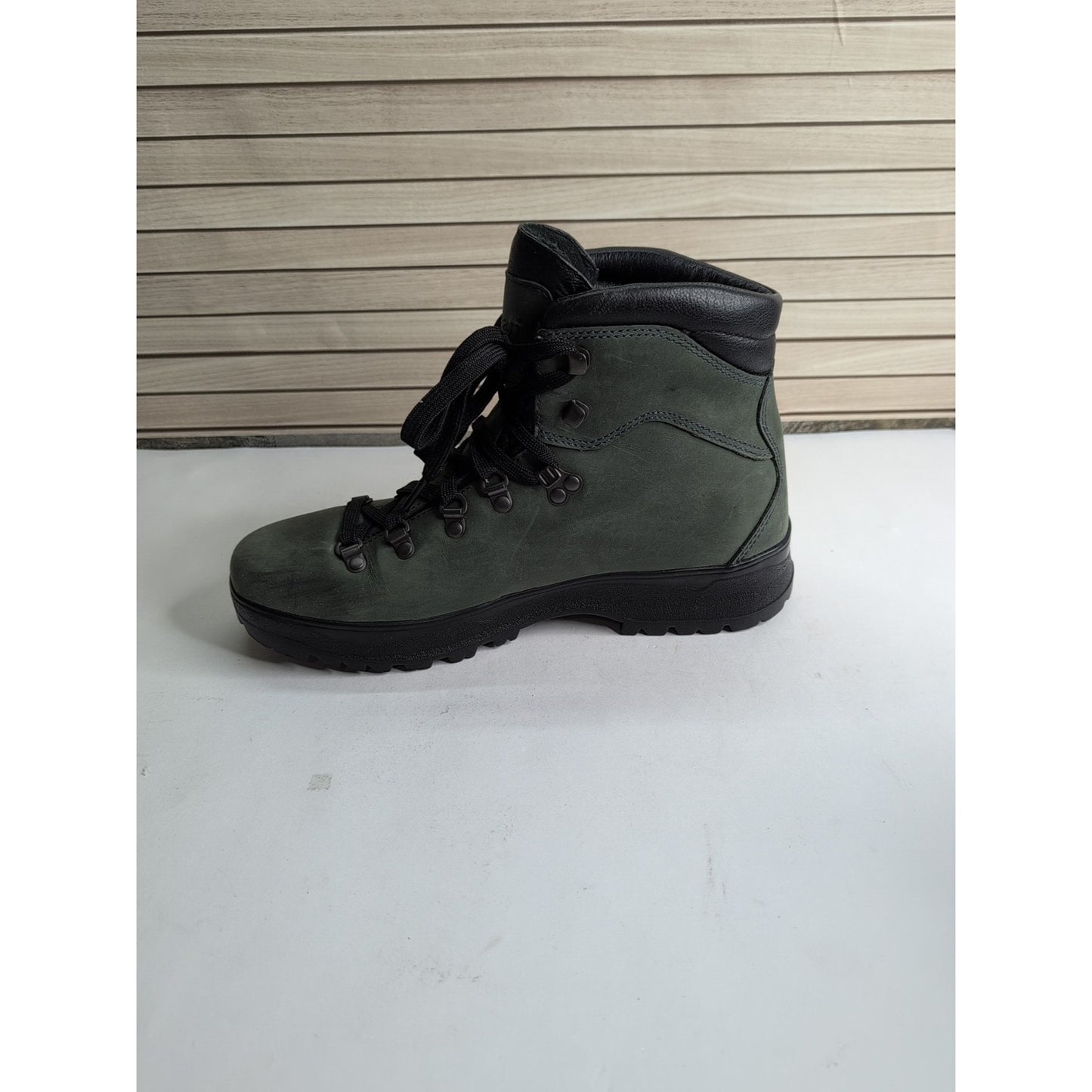 LL Bean Hiking Boots Mens Size 9.5 Cresta Green Vibram Sole